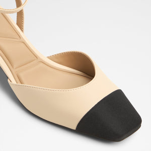 Adriena / Flat Shoes