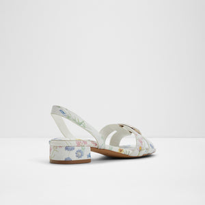 Alamaendar / Heeled Sandals
