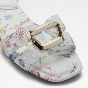Alamaendar / Heeled Sandals