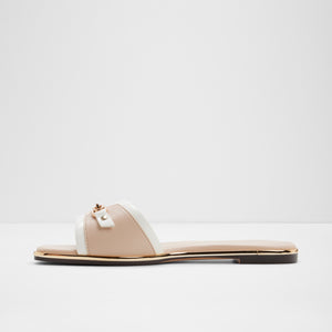 Alamassi / Flat Sandals