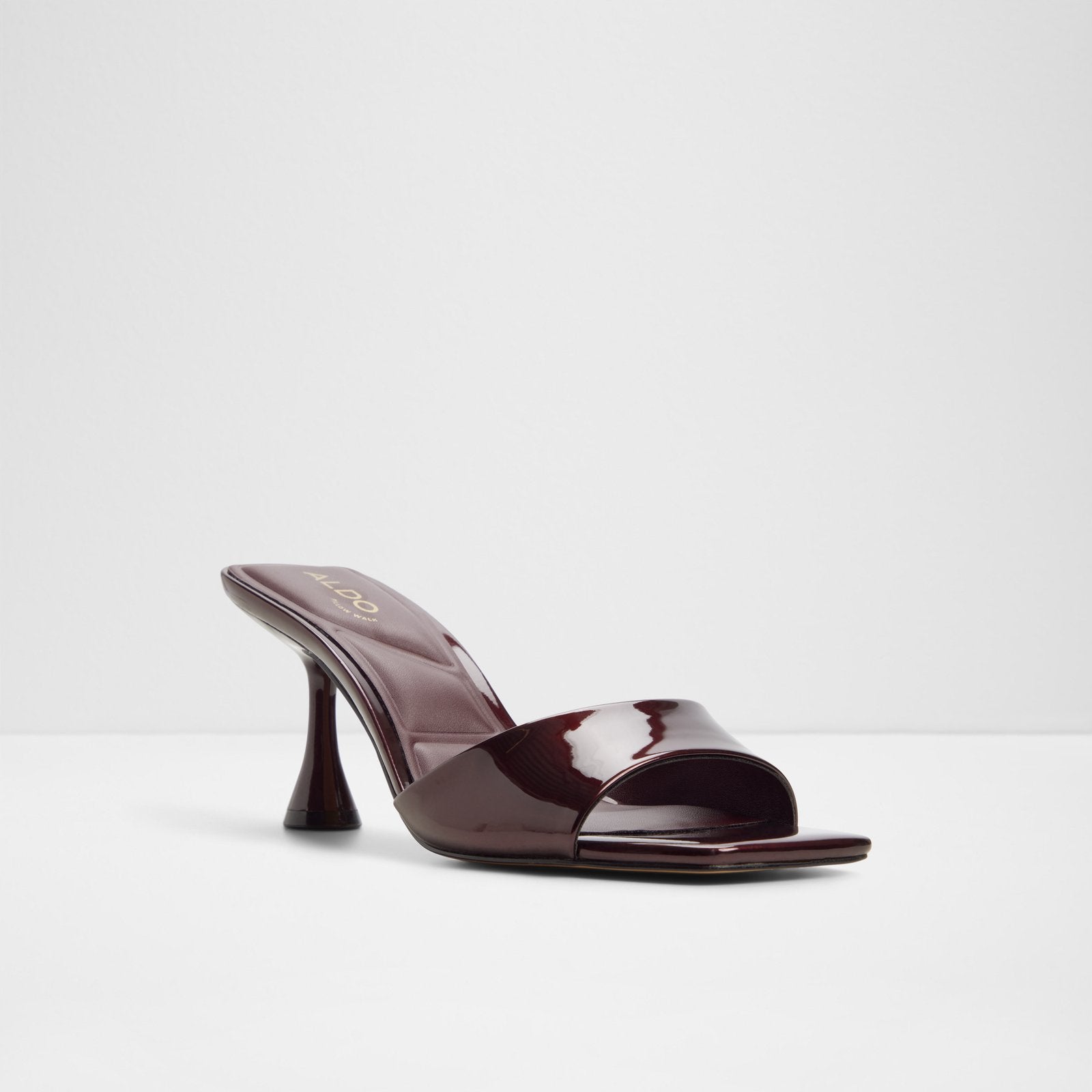 Alathia / Heeled Sandals