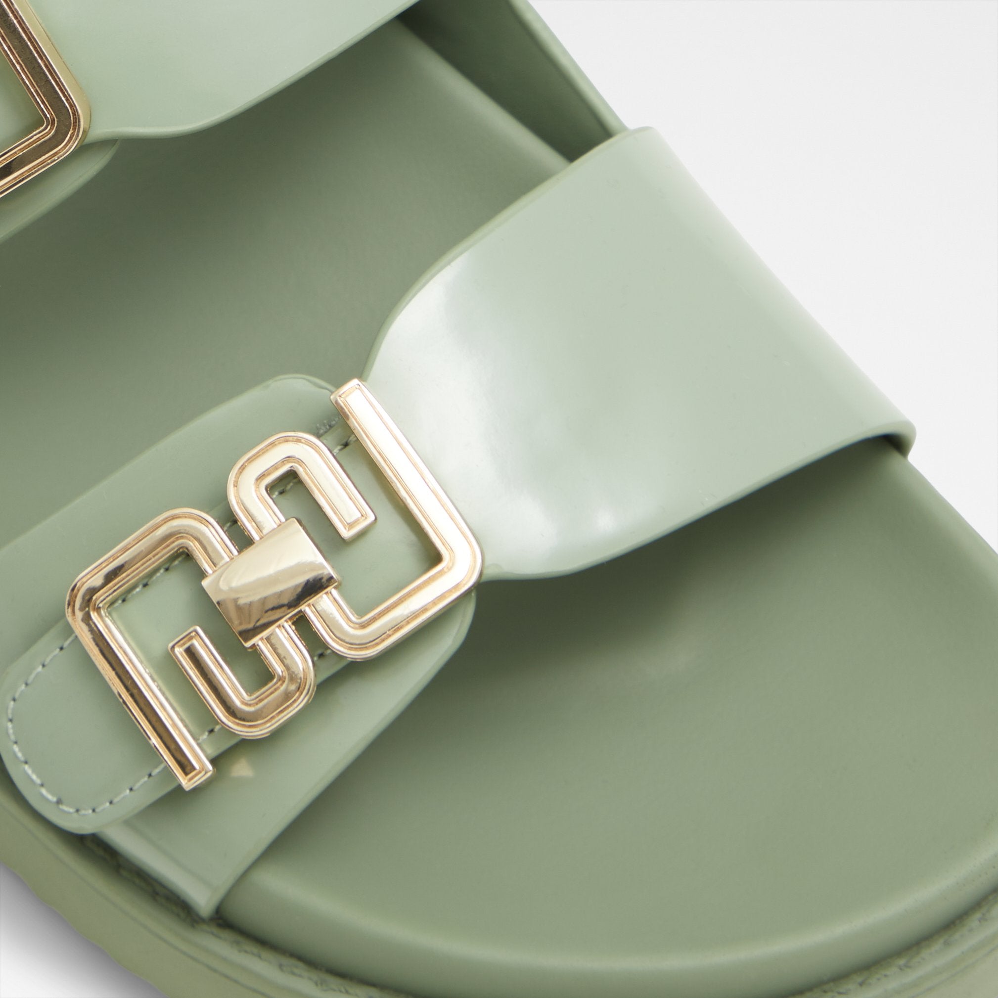 Alessie / Flat Sandals