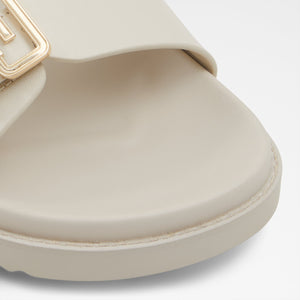 Alessie / Flat Sandals