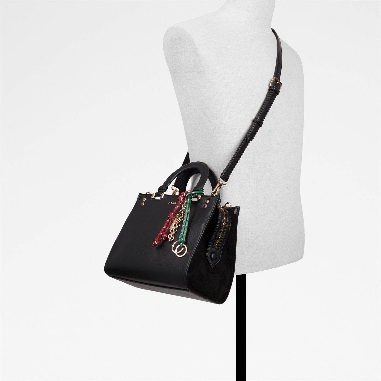 Almarisa / حقيبة ساتشل