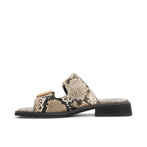 Amarra / Flat Sandals