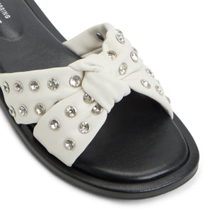 Apricot  /  Flat Sandals
