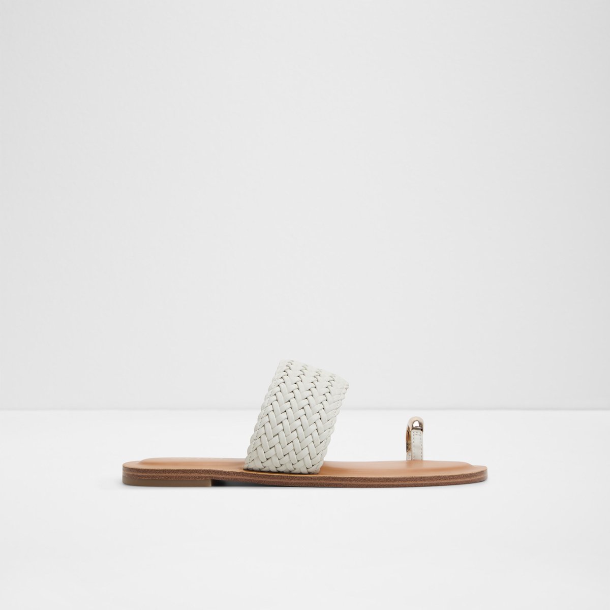 Beachwalk / صنادل مسطحة