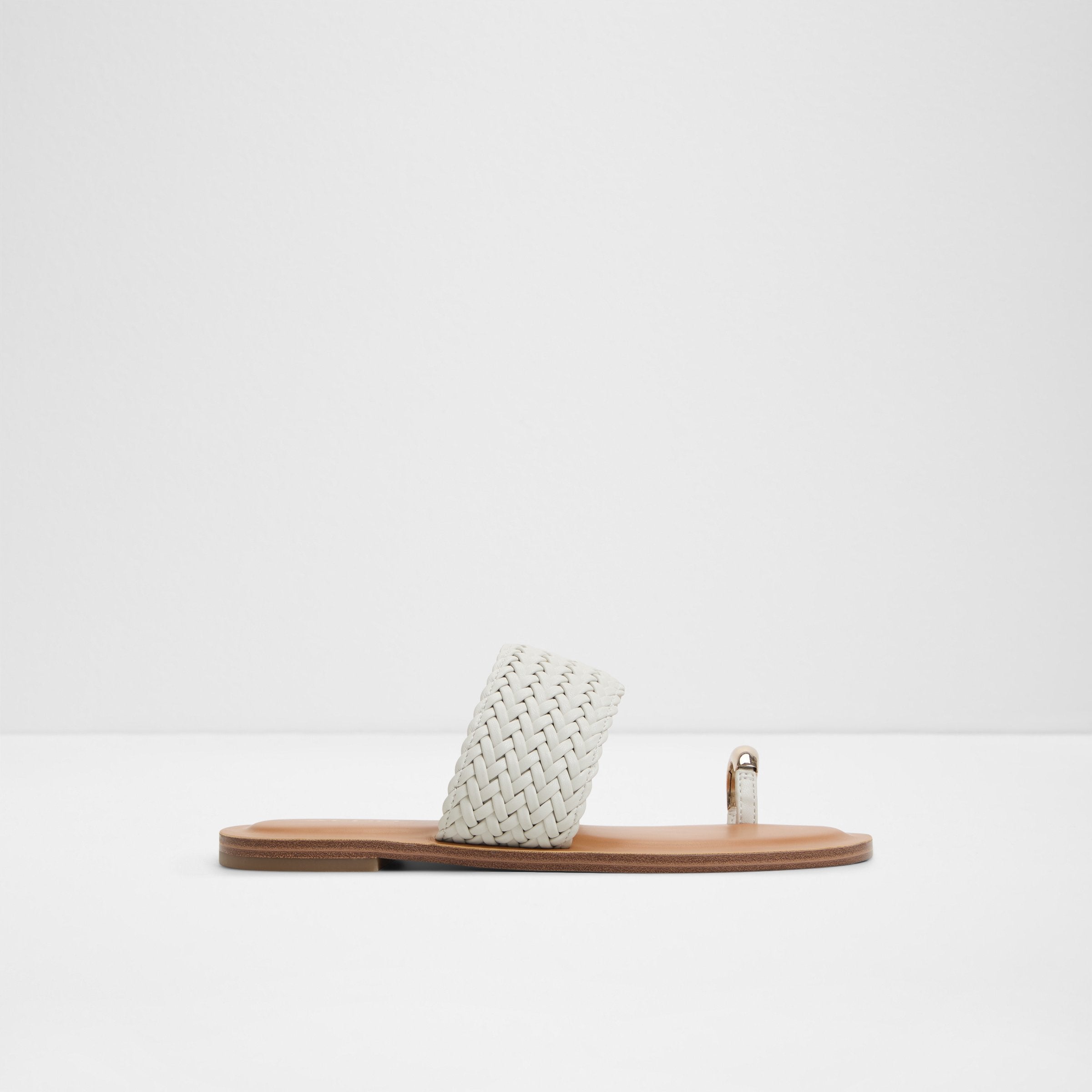 Beachwalk / صنادل مسطحة