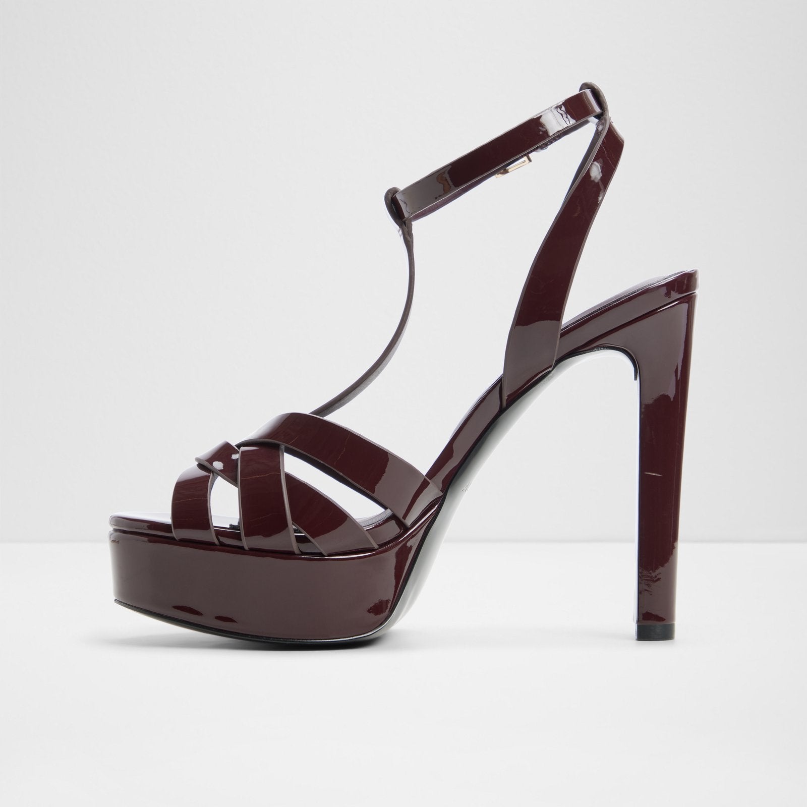 Borneolaan / Heeled Sandals