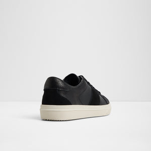 Braxton / Sneakers