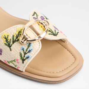 Calelian / Flat Sandals