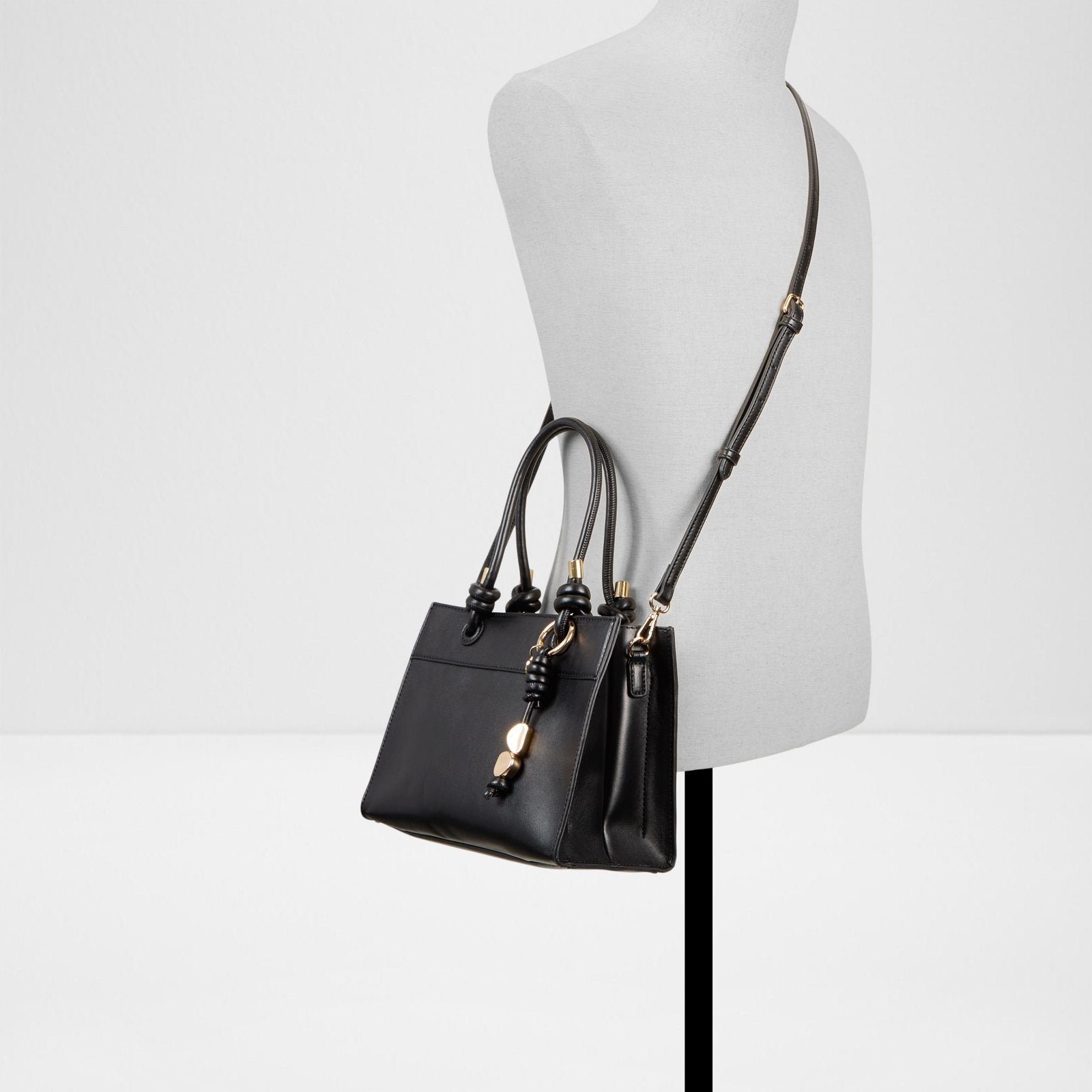 Caliesta / Satchel