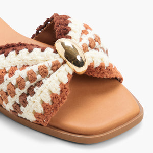 Cammiee \ Flat Sandals