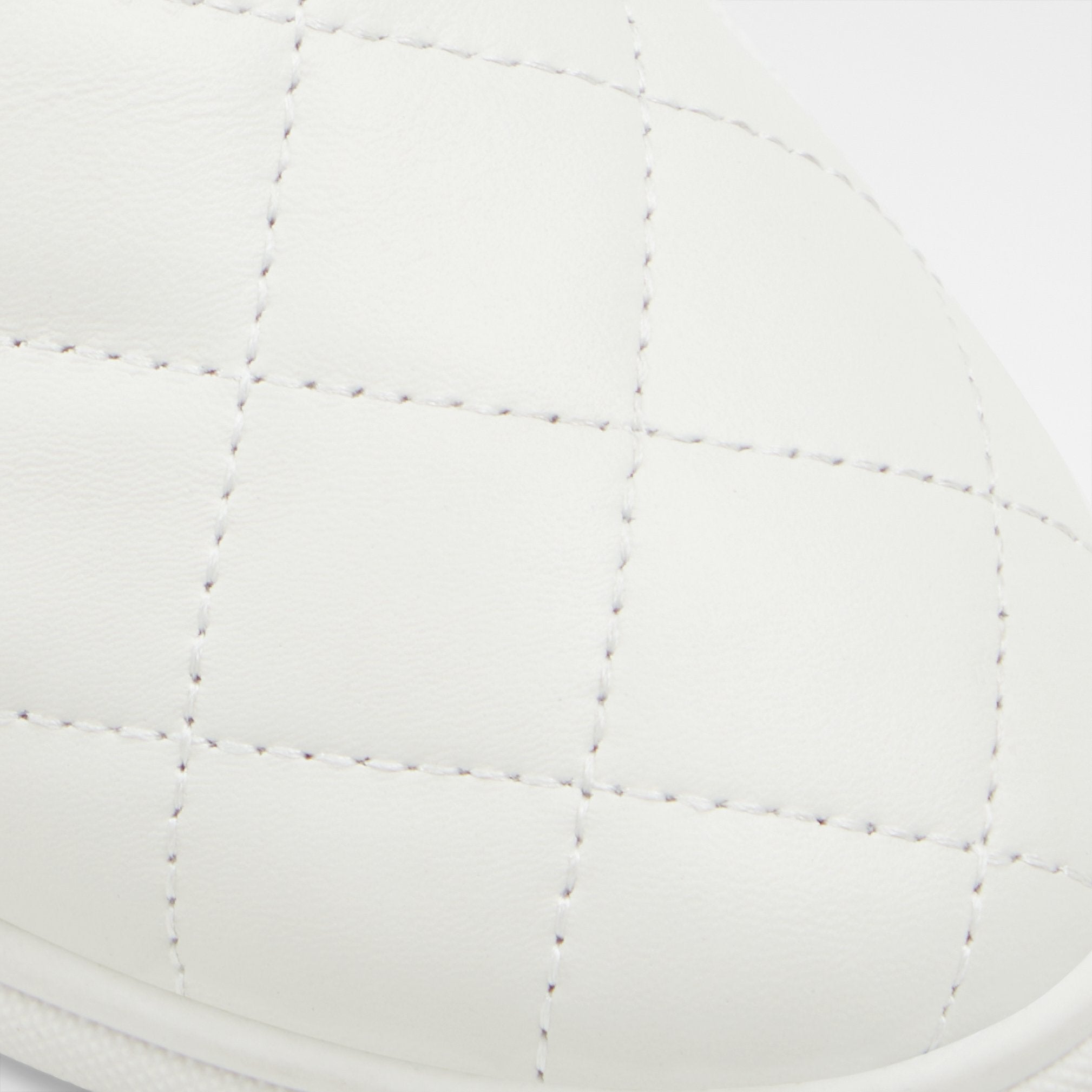 Caraennon / Slip Ons