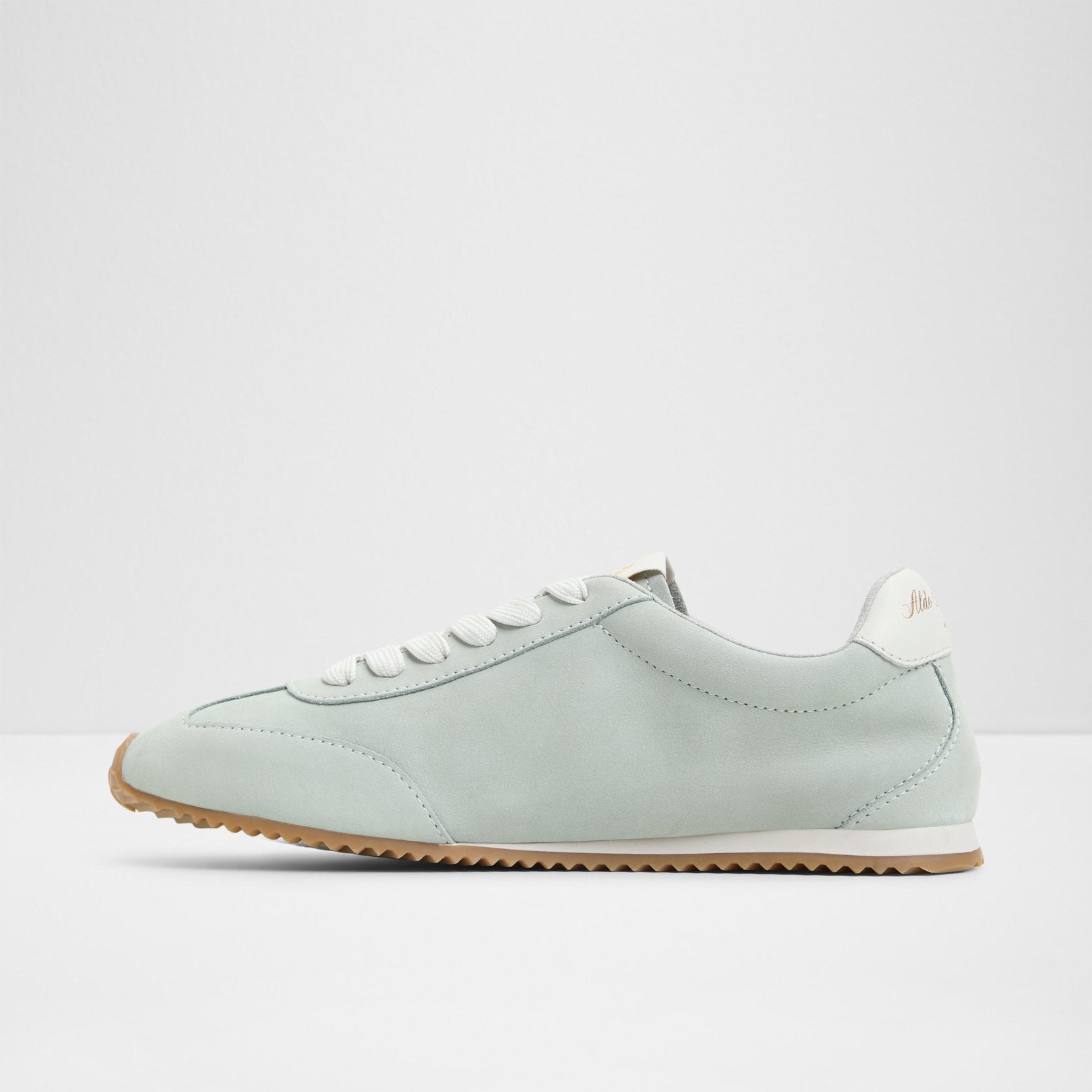 Carefree / Sneakers