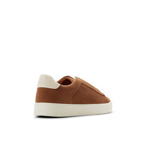 Carlowe / Slip Ons