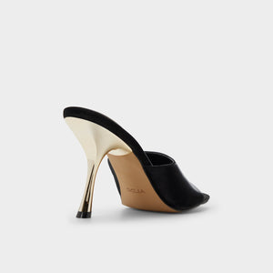 Comacan / Heeled Sandals