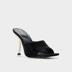 Comacan / Heeled Sandals