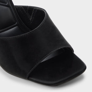 Comacan / Heeled Sandals