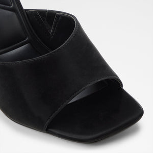 Comacan / Heeled Sandals