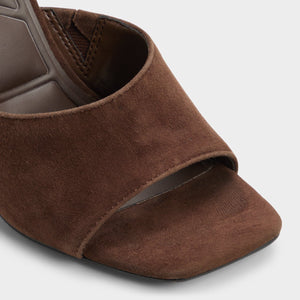Comacan / Heeled Sandals