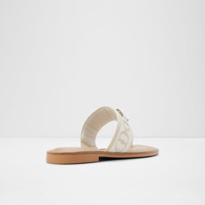 Coralynna / Flat Sandals