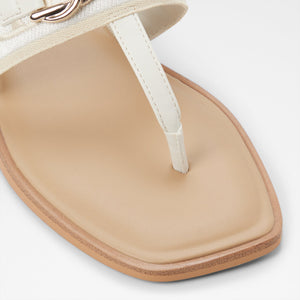 Coralynna / Flat Sandals