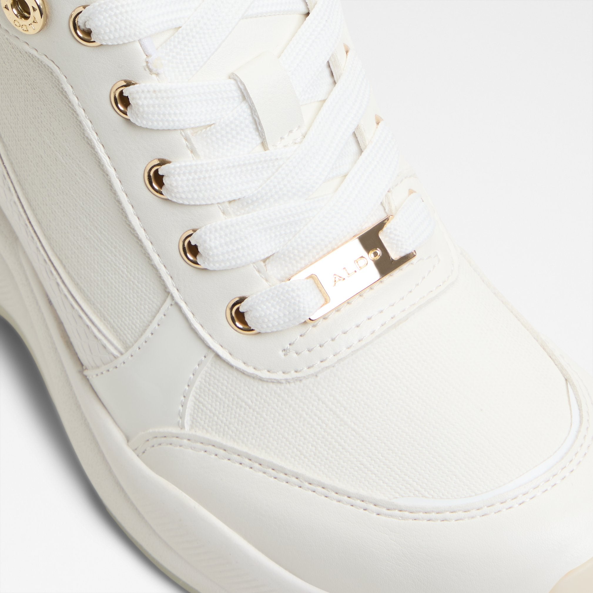 Core / Wedge Sneakers