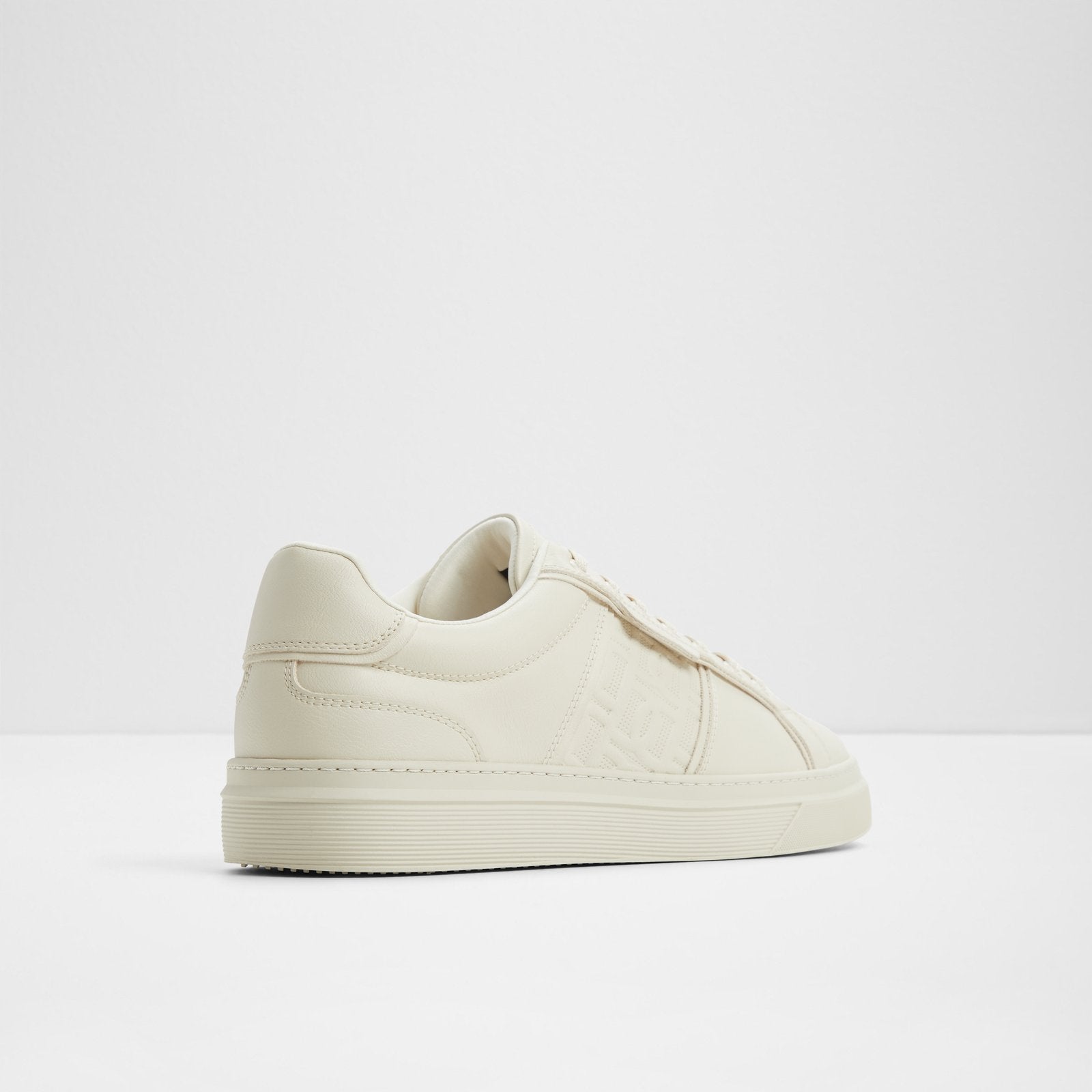 Courtline / Sneakers