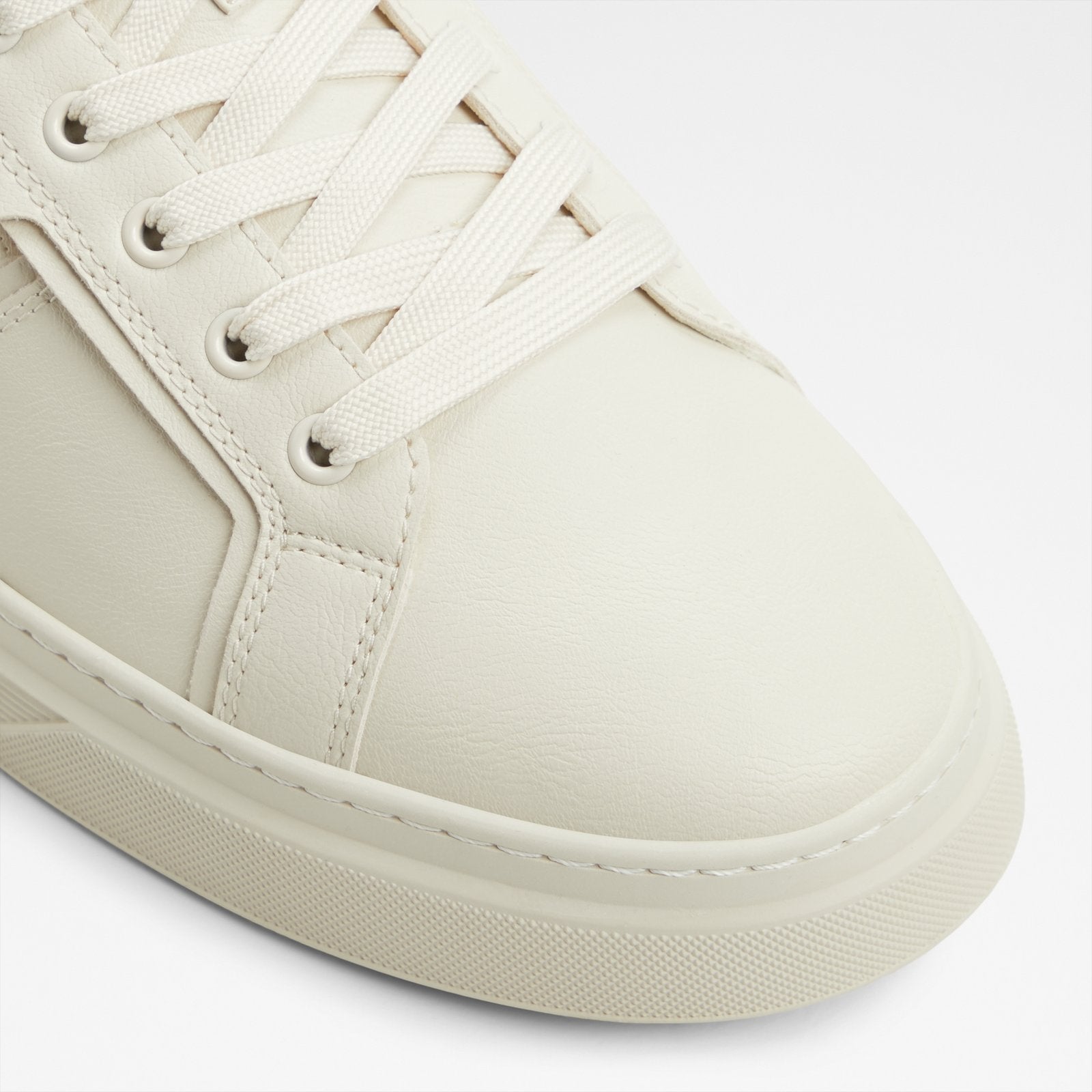 Courtline / Sneakers