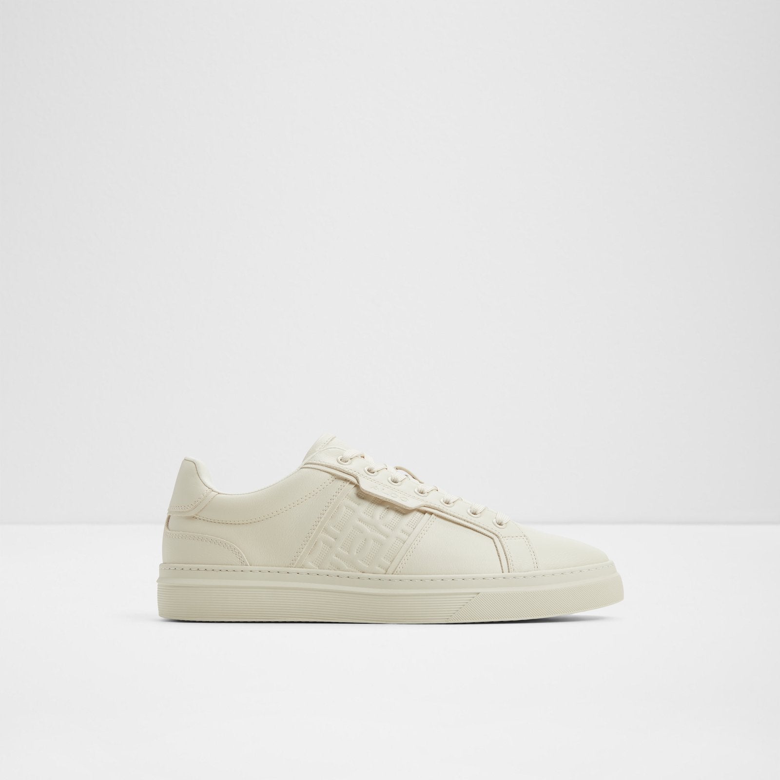 Courtline / Sneakers