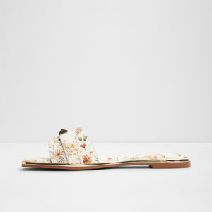 Darine / Flat Sandals