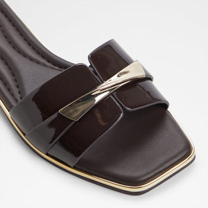 Darlina / Flat Sandals