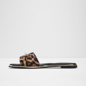 Darlina / Flat Sandals