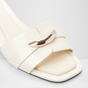 Darrby / Heeled Sandals