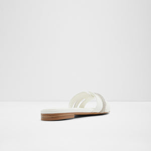 Deandra / Flat Sandals
