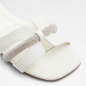 Deandra / Flat Sandals