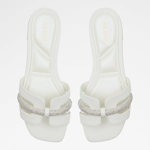 Deandra / Flat Sandals