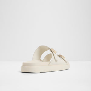Delainey / Flat Sandals