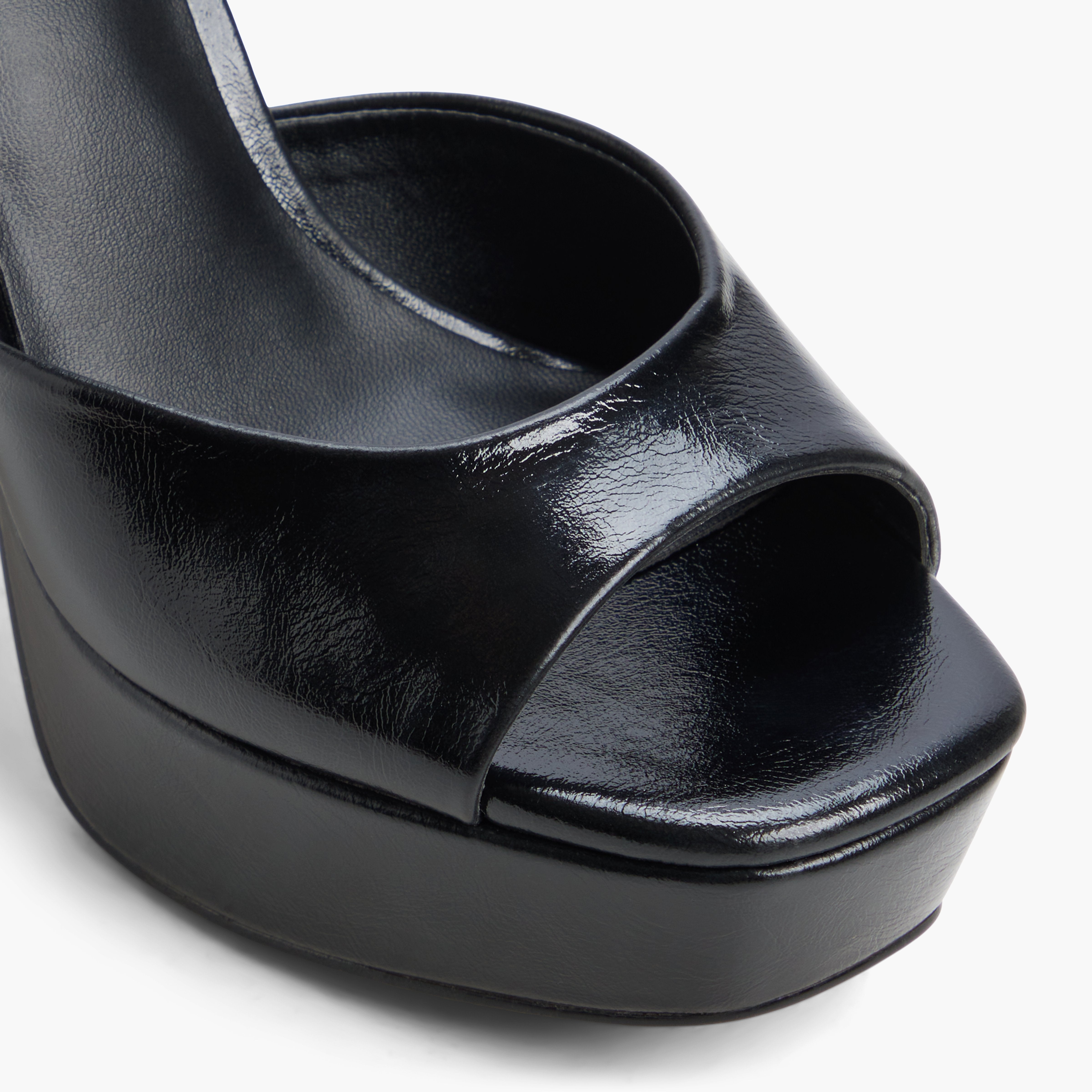 Domminika \ Heeled Sandals