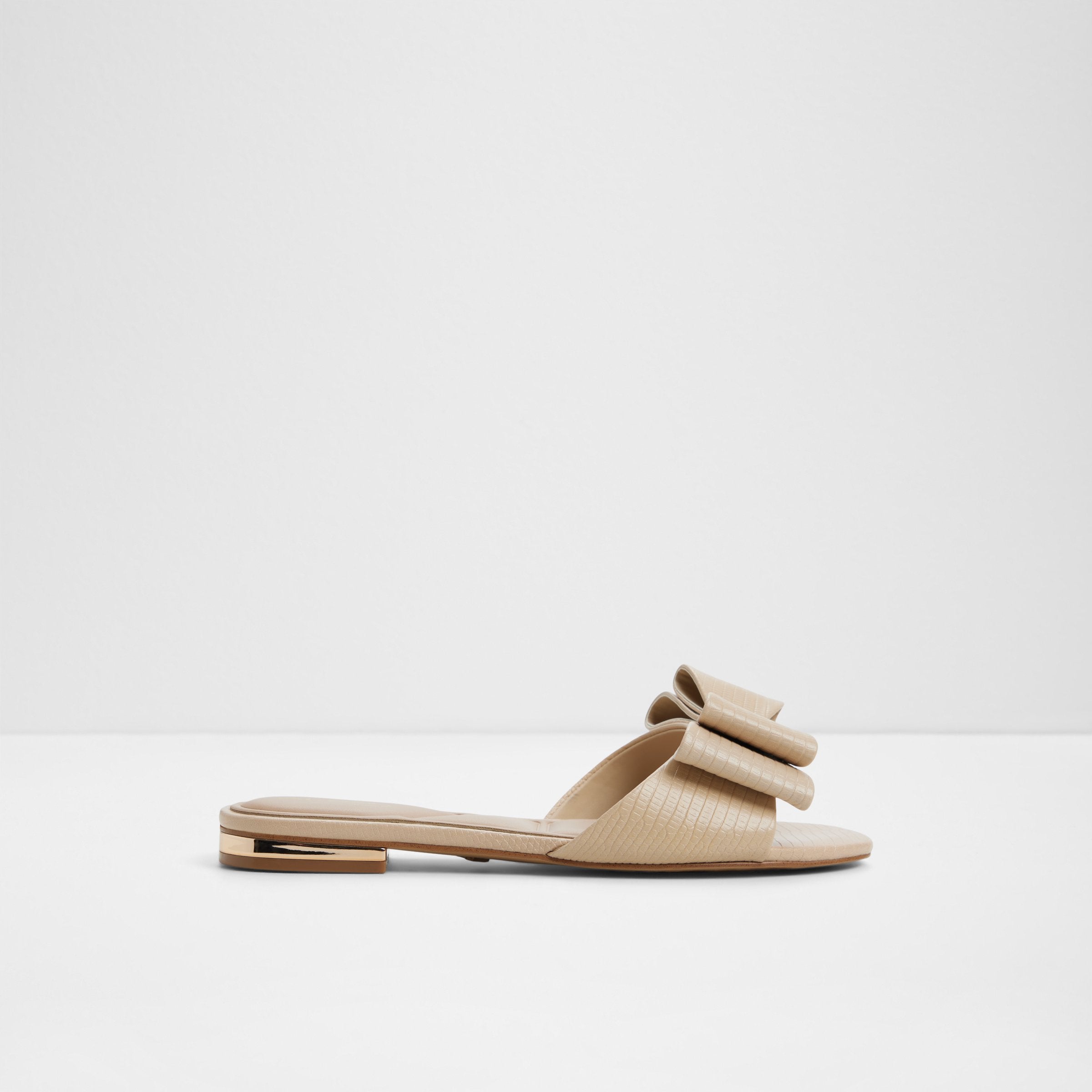 Eloquent / Flat Sandals