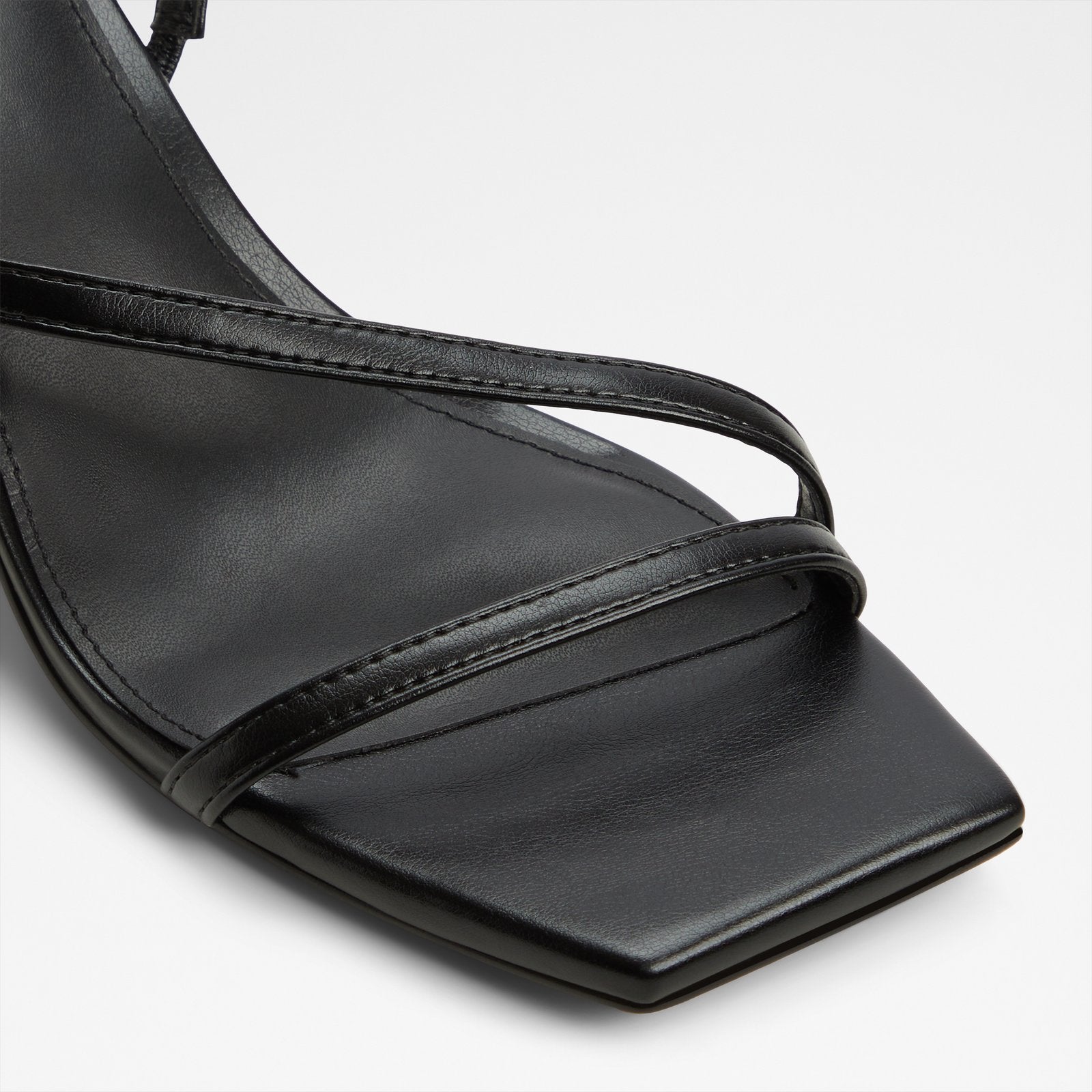 Ferra / Heeled Sandals