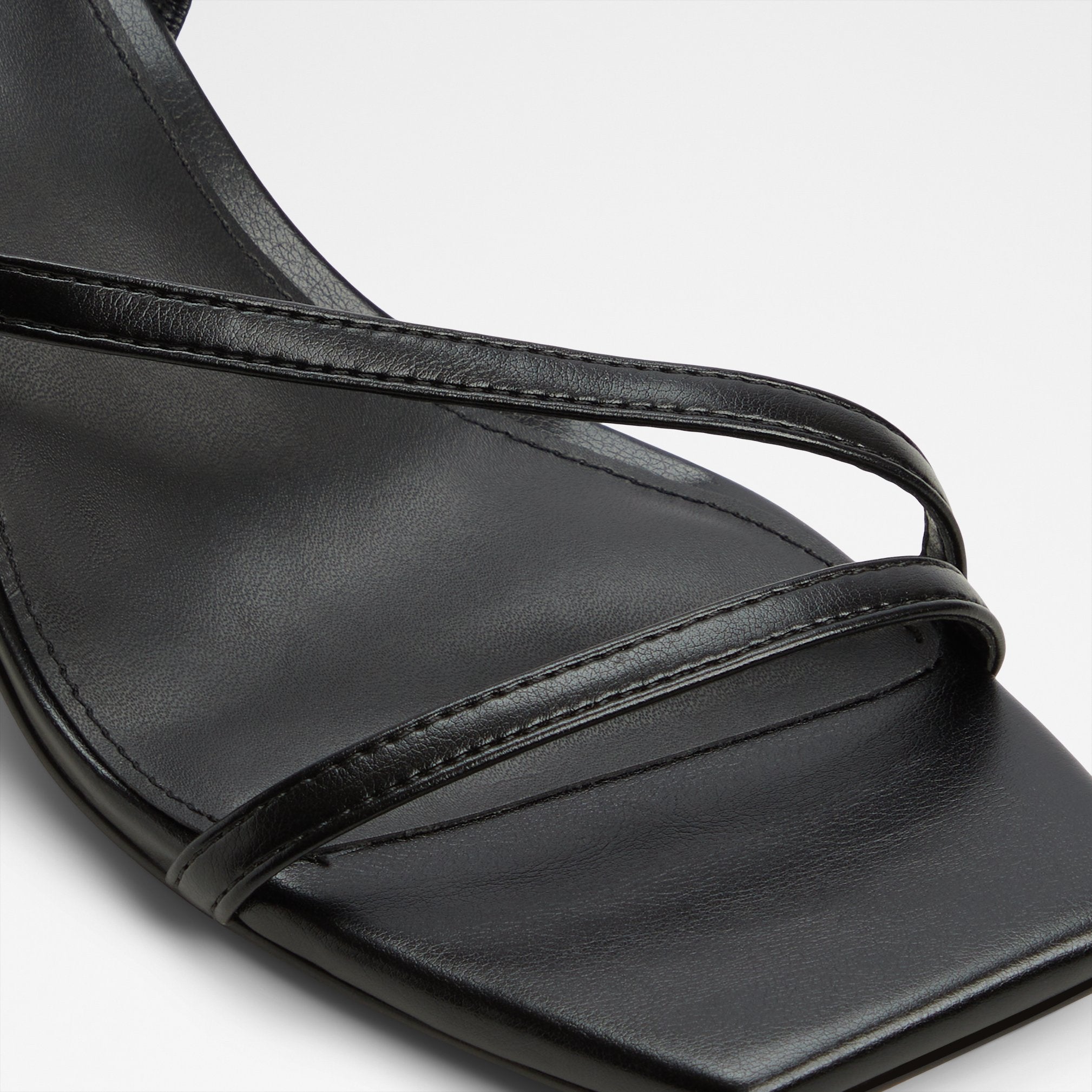 Ferra / Heeled Sandals