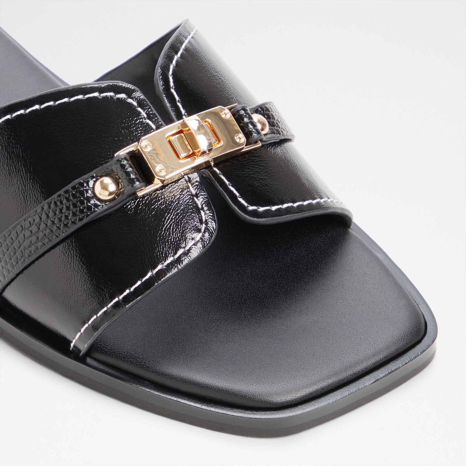 Francea / Flat Sandals
