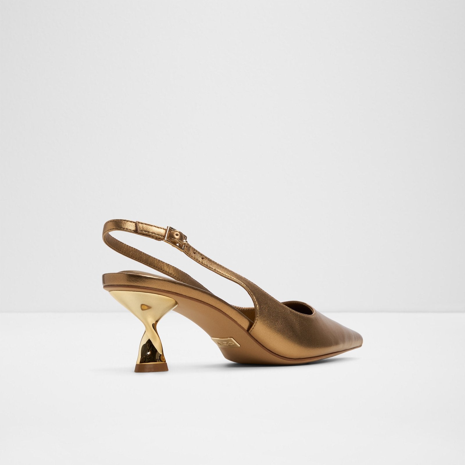 Goldensheen / أحذية بكعب