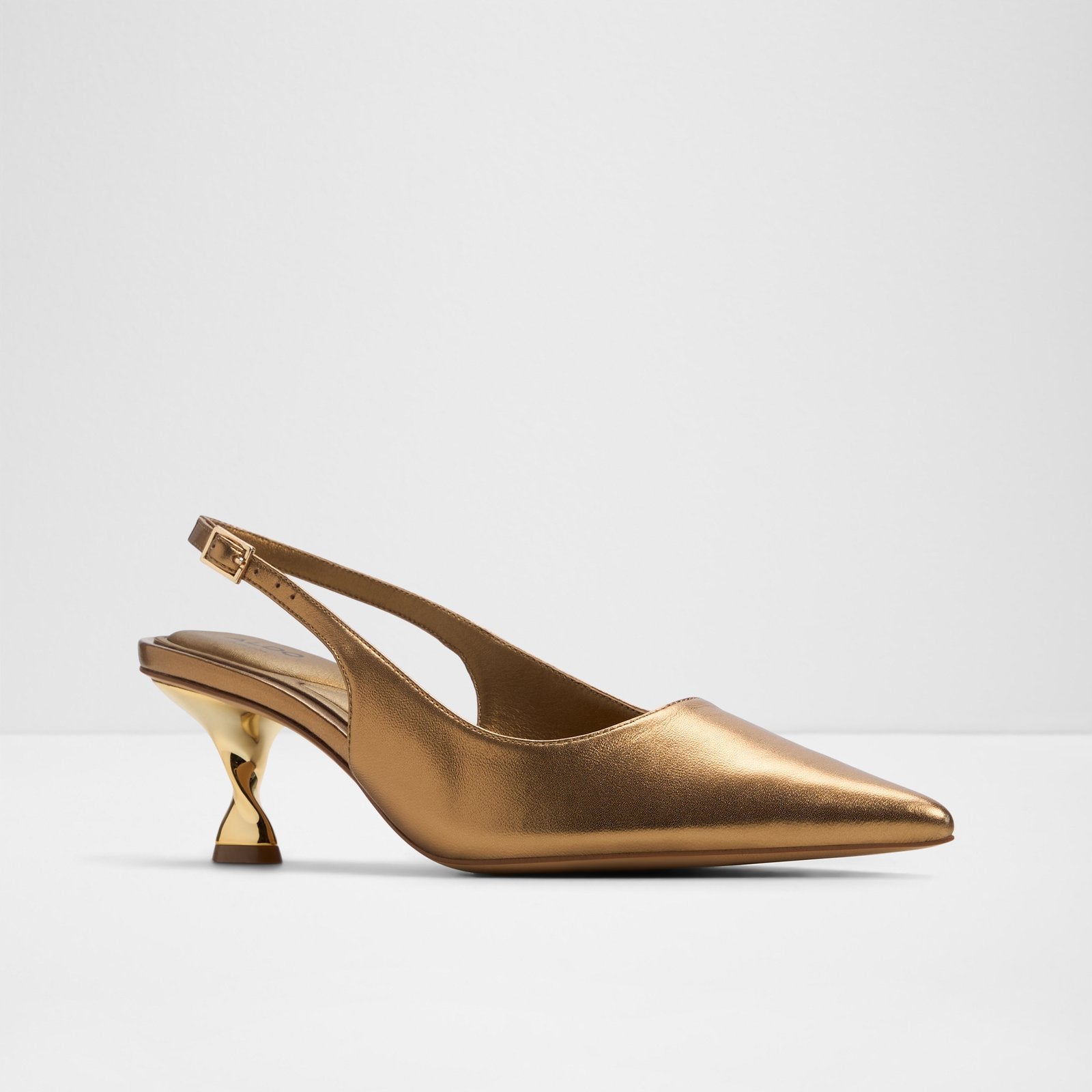 Goldensheen / أحذية بكعب