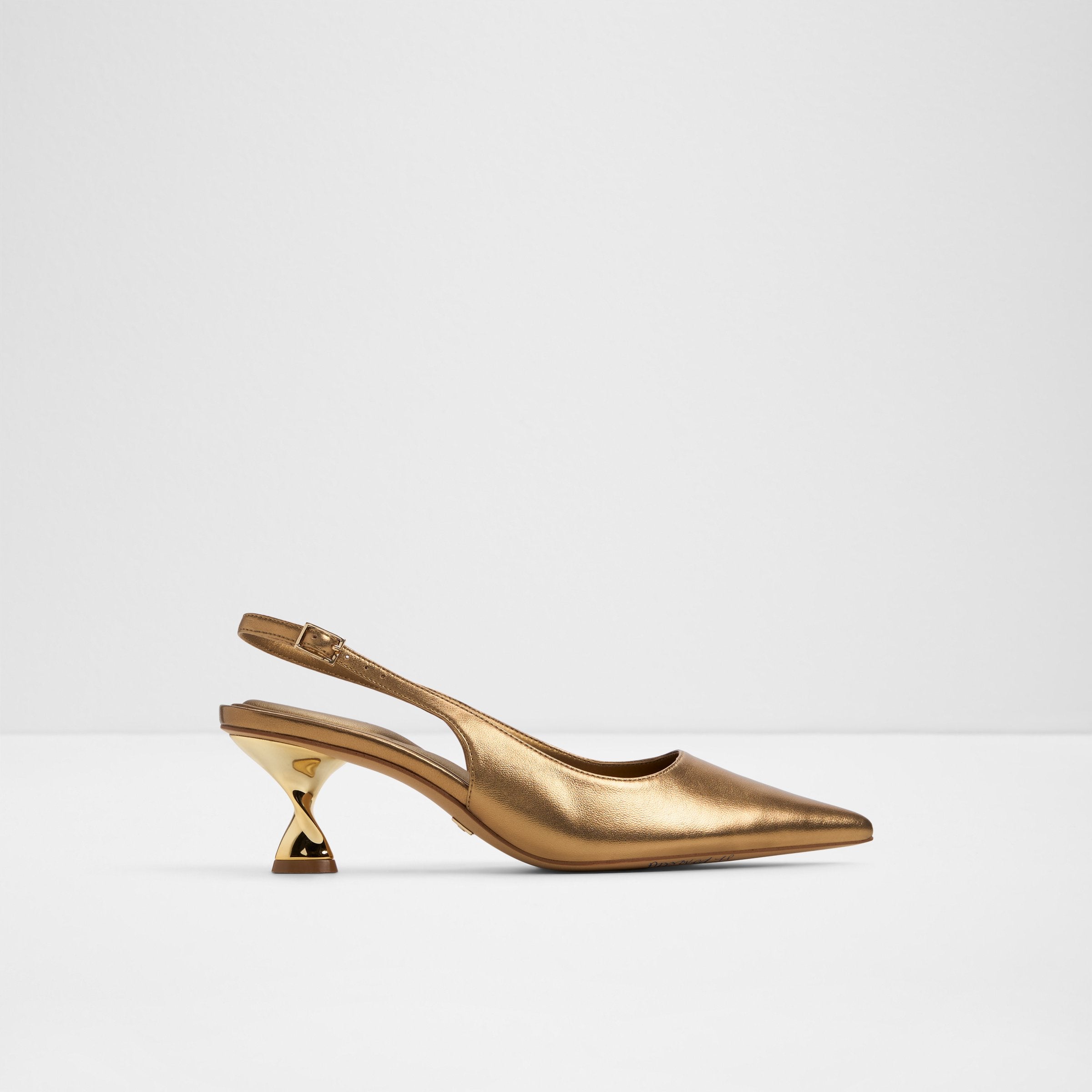 Goldensheen / أحذية بكعب