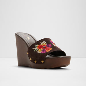 Grounded / Wedge Sandals