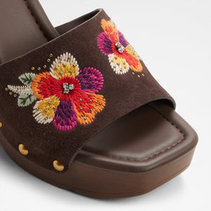 Grounded / Wedge Sandals