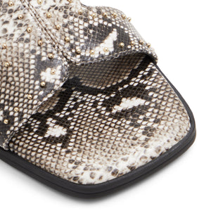 Haylee / Flat Sandals